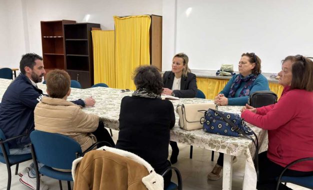 Reunión con responsables de la Asociación de mujeres de Campamento, Mudeca