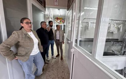 El Ayuntamiento visita las instalaciones del catering Aromas de Azahar en Taraguilla