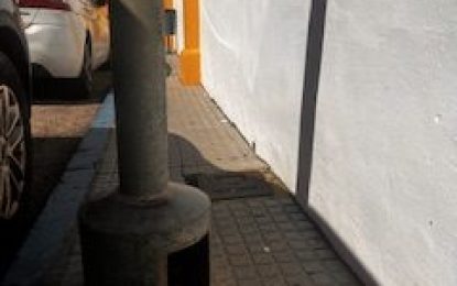 ASI TIENE JUAN FRANCO LA PUERTA Y ALREDEDORES DEL COLEGIO INMACULADA DE LA LINEA .