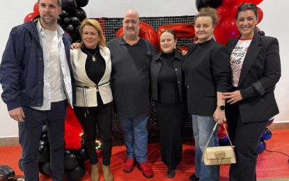 San Roque muestra su apoyo a la asociación de Esclerosis Múltiple del Campo de Gibraltar en su 25 aniversario