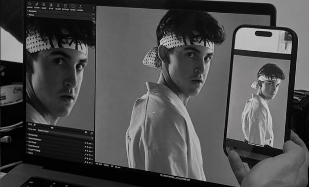 El Ministro Santos felicita a Gino Ochello por su papel protagonista en el  musical Karate Kid