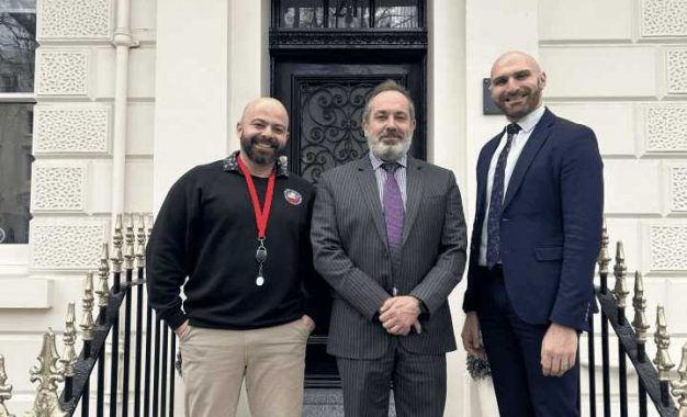 El Ministro Bruzón visita Calpe House en Londres y al Real Regimiento de Gibraltar en London Scottish House