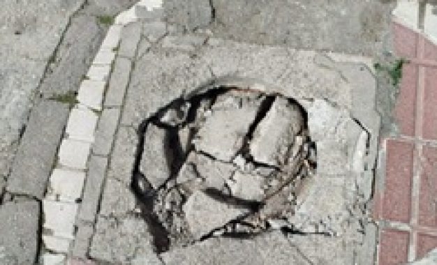 ASI LUCE LA CALLE ALBA Y EL PASEO MARITIMO (CAMINES POR DONDE CAMINES POR LA LINEA ES UN PELIGRO)