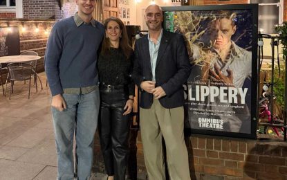 El Ministro Santos asiste al estreno en Londres de Slippery, del dramaturgo gibraltareño Louis Emmitt-Stern.