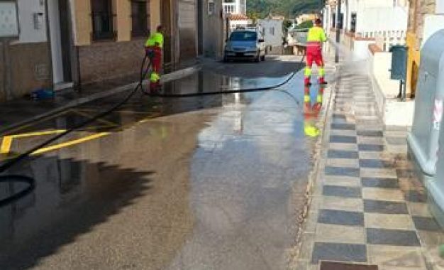 Limpieza especial en la barriada de Taraguilla