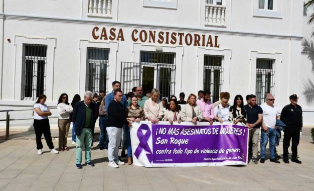 Minuto de silencio por las víctimas de marzo y primeros días de abril de la violencia machista