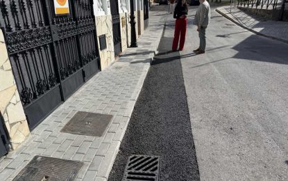 Finalizado el acerado en la calle Los Nogales, en la Estación de San Roque.