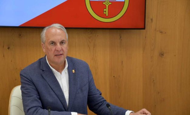 El alcalde celebra los buenos datos del paro y se fija bajar la cifra de 2.500 desempleados en agosto