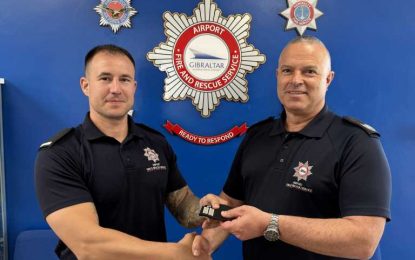 Anuncio de ascensos en el Servicio de Bomberos y Rescate del Aeropuerto