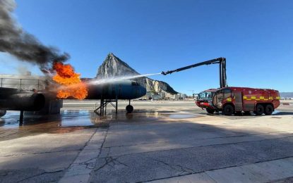 El Servicio de Bomberos y Rescate del Aeropuerto completa la primera formación del sector.