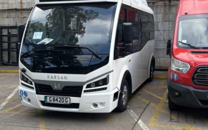 El Ministerio de Transporte y GBCL anuncian pruebas piloto para la nueva flota de autobuses eléctricos de la zona alta de la ciudad.