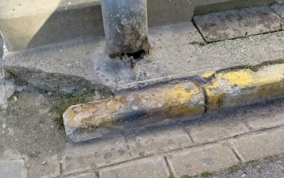 OTRA FAROLA MAS EN LA LINEA , CON LA BASE TOTALMENTE PODRIA «PELIGRO»