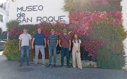 Profesores serbios de intercambio realizan una visita al Centro Histórico de San Roque