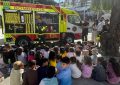   Bomberos explican su labor a los escolares del CEIP Barbésula de San Enrique