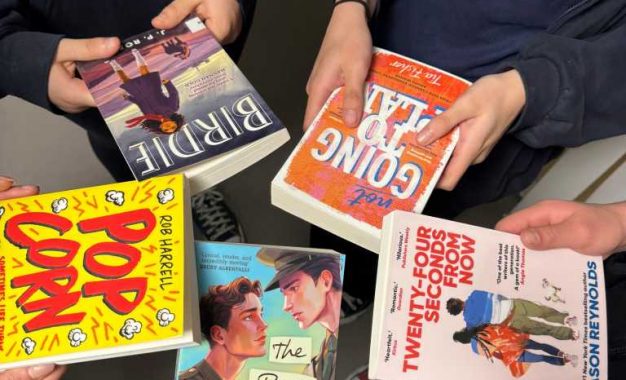 Gibraltar lanza el primer grupo de lectura guiada para escuelas sobre los Premios Carnegie