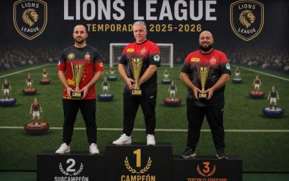 Carlos Cabeza, vencedor de la Lions League de Futbolchapas Campamento   