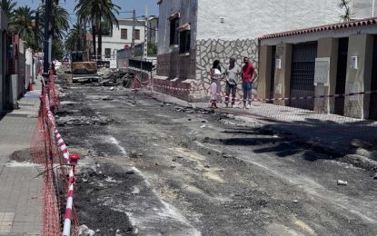 El Ayuntamiento invierte 300.000 euros en la calle Las Palmeras