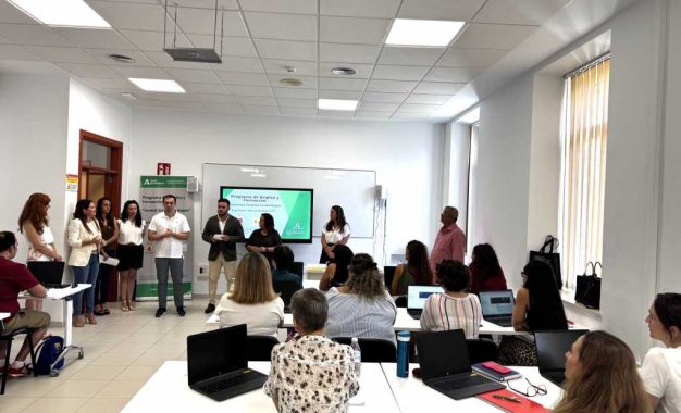 El Ayuntamiento pone en marcha dos programas de empleo y formación para 30 alumnos trabajadores