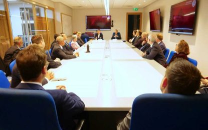 El Ministro Principal, el Honorable Fabian Picardo KC MP, y el Viceministro Principal, el Honorable Dr. Joseph Garcia CMG MP, se reunieron con una delegación del Programa Parlamentario de las Fuerzas Armadas.