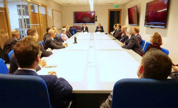 El Ministro Principal, el Honorable Fabian Picardo KC MP, y el Viceministro Principal, el Honorable Dr. Joseph Garcia CMG MP, se reunieron con una delegación del Programa Parlamentario de las Fuerzas Armadas.