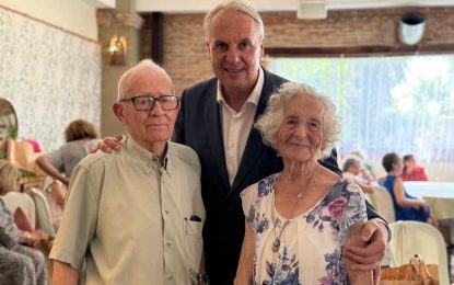 Mayores de los Talleres de Memoria disfrutan del almuerzo fin de curso