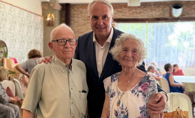 Mayores de los Talleres de Memoria disfrutan del almuerzo fin de curso