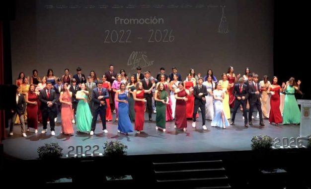 Brillante graduación del IES Mar del Sur en el Teatro Juan Luis Galiardo