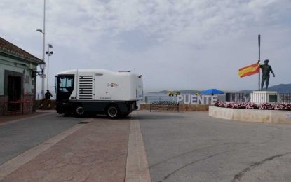 Limpieza integral en Puente, previo a la procesión y verbena de la Virgen del Carmen