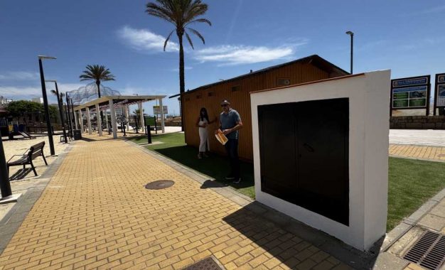 Trabajos de mejora de mobiliario urbano previo a las Fiestas del Carmen