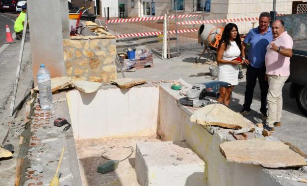 Renovación de un punto de contenedores de Taraguilla, donde también irá un letrero de la barriada