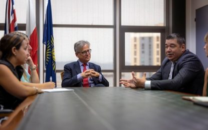 Regulador salvadoreño visita Gibraltar para fortalecer la cooperación