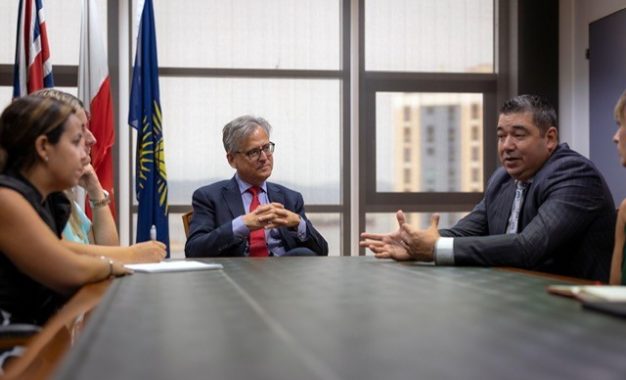 Regulador salvadoreño visita Gibraltar para fortalecer la cooperación