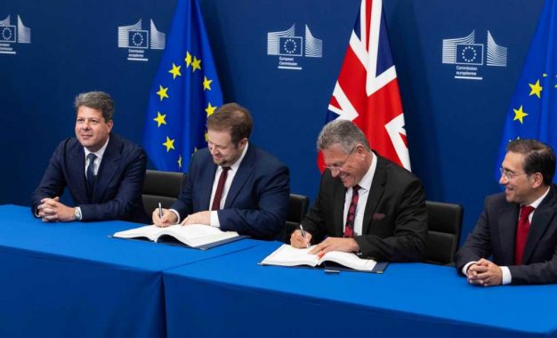 El Reino Unido y la UE firman un tratado histórico sobre la futura relación de Gibraltar con Bruselas