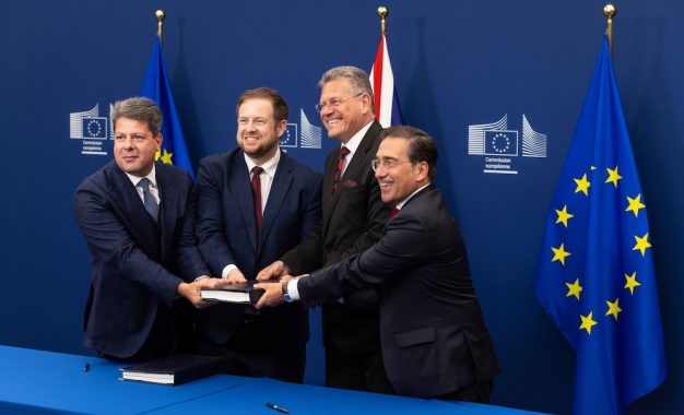 El Ministro Principal y el Ministro para Europa de la FCDO firman en  Bruselas el concordato entre el Reino Unido y Gibraltar