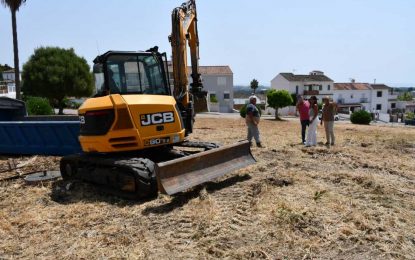 El Ayuntamiento intensifica las labores de desbroce para prevenir incendios en todo el municipio