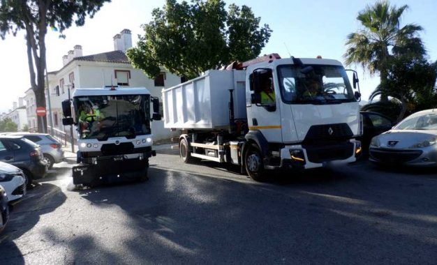 Limpieza exhaustiva por los alrededores del Municipal Manolo Mesa