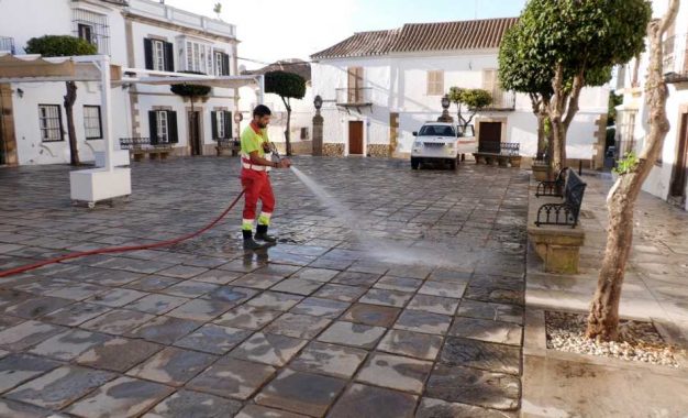 Limpieza exhaustiva por todo el Casco Histórico, previo a la Noche Blanca