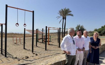 El nuevo parque de calistenia en la playa de Torreguadiaro, casi finalizado