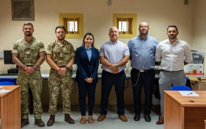 El Ministerio de Igualdad, Empleo, Cultura y Turismo se asocia con el Regimiento Real de Gibraltar para promover la educación y la rehabilitación en la prisión de Windmill Hill.