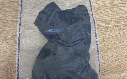 Tres residentes locales arrestados tras una investigación por presunta posesión de drogas de Clase A