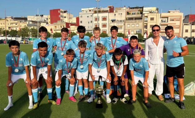 El Ministro de Relaciones con Marruecos felicita al Gibraltar Magpies Sub-16 por su éxito en la Copa de la Amistad en Tánger.