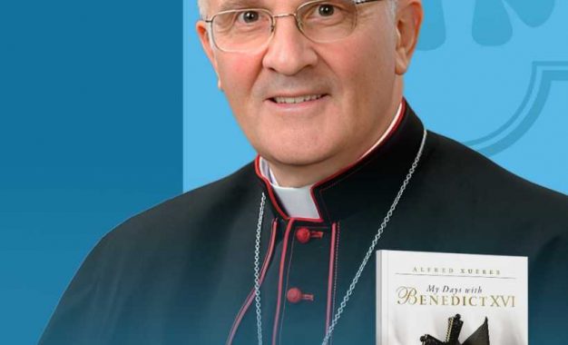 Monseñor Alfred Xuereb, en el Festival Literario de Gibraltar Gibunco