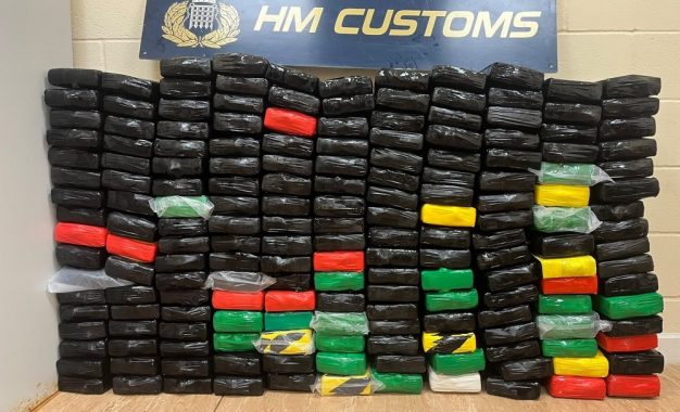  El Servicio de Aduanas se incauta más de 240 kilogramos de cocaína en un buque mercante.
