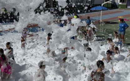Se inician, con fiestas de la espuma, las clausuras de las Escuelas de Verano