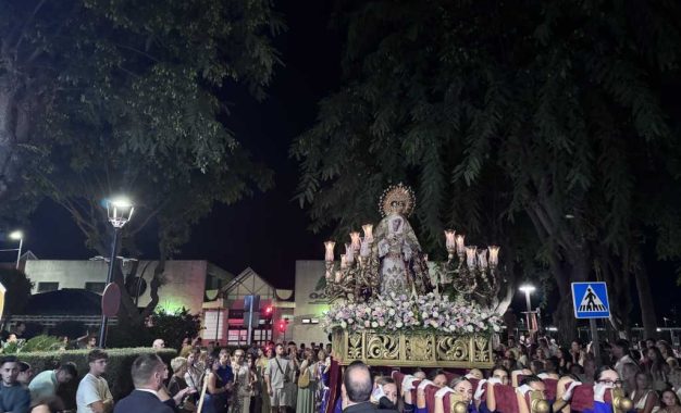 Devoción y fervor en la procesión extraordinaria de la Virgen de los Dolores en la Estación