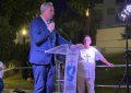 El alcalde visita la campaña evangelística en la barriada de La Paz