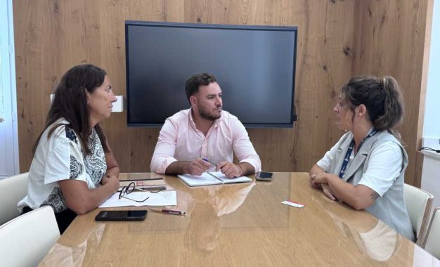 El Ayuntamiento aborda con Clece las necesidades de empleo y cualificación en el sector socio sanitario