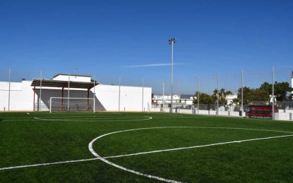 Deportes sigue renovando el anexo de fútbol 7 del Municipal Manolo Mesa