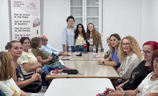 La escritora Ema Feteira visita el Club de Lectura “El Caravasar”