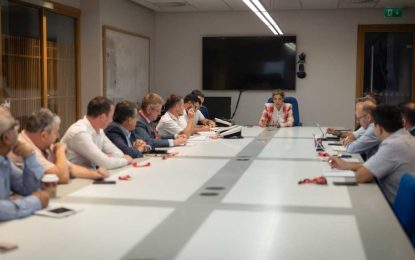 La ministra Arias-Vasquez preside el Grupo Asesor sobre la Transición Empresarial mientras continúa la implementación del Tratado